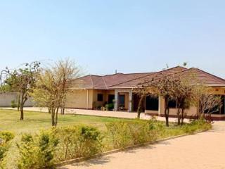 4-bedroom-home-with-guest-wing-and-carport-ibex-hill-twin-palm