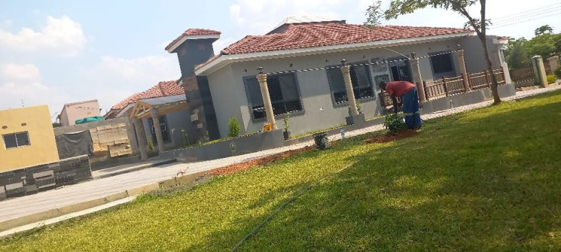 roma-park-4-bedroom-luxury-home-with-cottage-for-sale-big-0