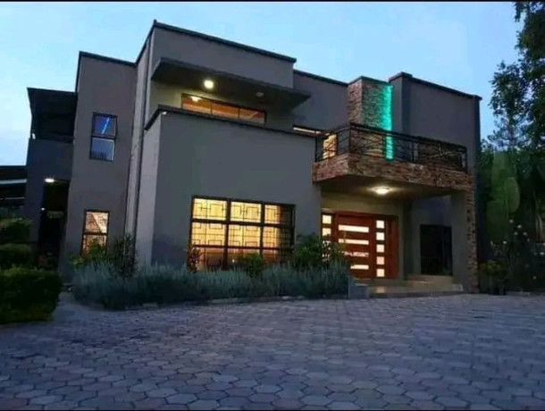 spacious-4-bedroom-double-storey-house-for-sale-in-roma-big-6