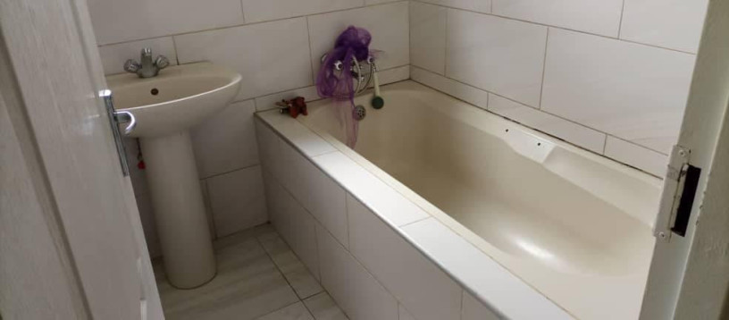 executive-three-bedroom-house-for-rent-in-avondale-big-4