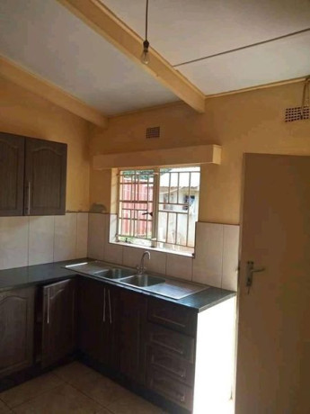 new-avondale-three-bedroom-house-for-rent-big-1