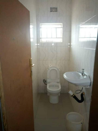 vacant-3-bedroom-flat-for-rent-in-lilayi-big-6