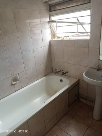 executive-3-bedroom-flat-in-rhodespark-big-4