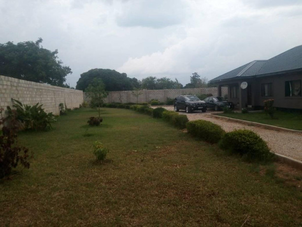 neat-3-bedroom-flat-in-lilayi-big-9