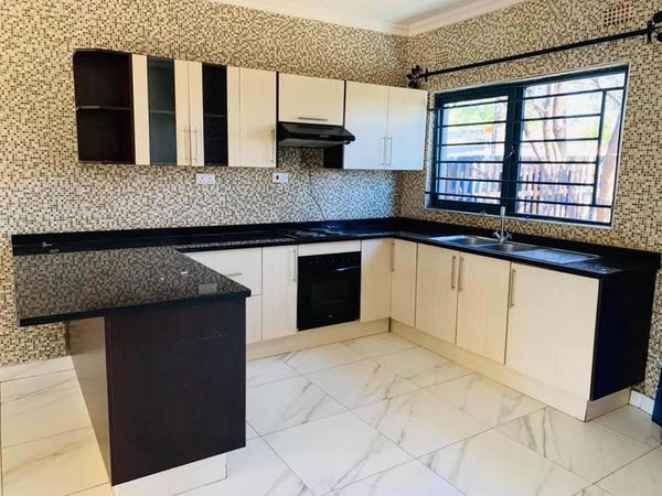 stunning-3-bedroom-house-with-modern-amenities-big-1