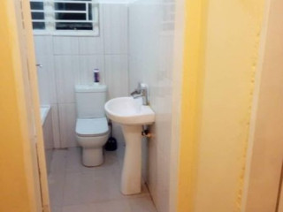 modern-2-bedroom-flat-in-chelston-palm-drive