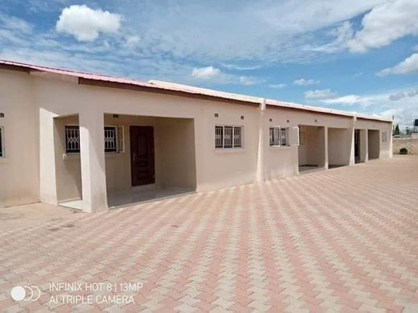 spacious-2-bedroom-flat-for-rent-in-chalala-big-0