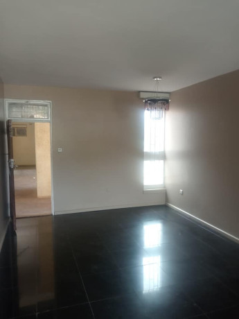 2-bedroom-highrise-flats-in-rhodespark-big-3