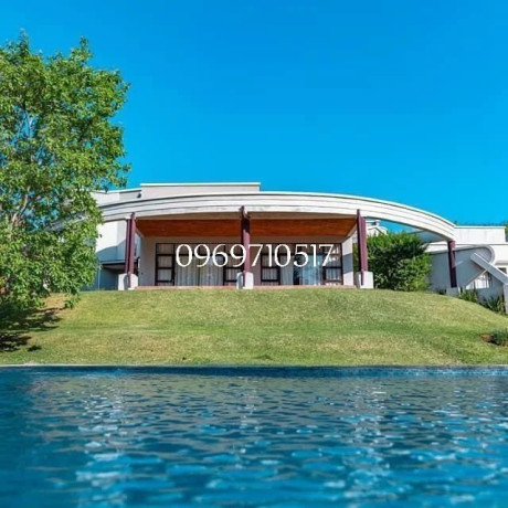 executive-residential-house-for-sale-big-4