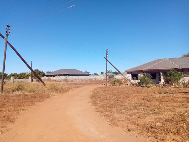 plots-for-sale-in-lilayi-estate-big-0