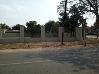 commercial-property-in-woodlands-corner-plot