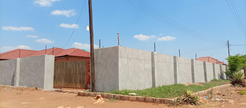 spacious-boarding-house-with-development-potential-big-0