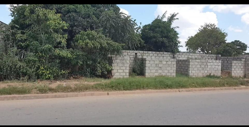 spacious-property-with-negotiable-price-big-4