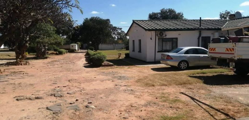 3-bedroom-house-with-2-additional-properties-in-roma-main-big-2