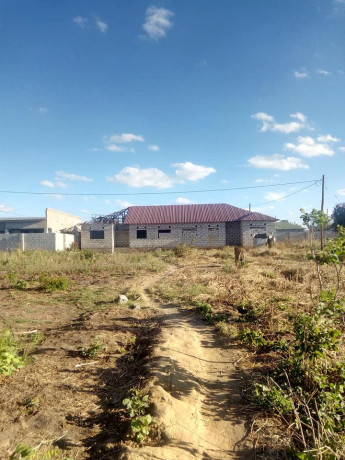 unfinished-2-flats-in-obama-big-0