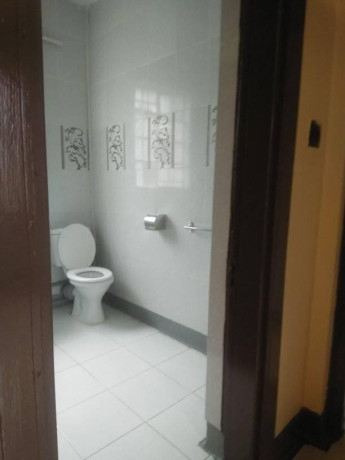 spacious-1-bedroom-for-rent-near-rhodespark-big-3