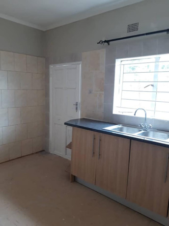 three-bedroom-semi-detached-house-for-rent-in-avondale-big-2