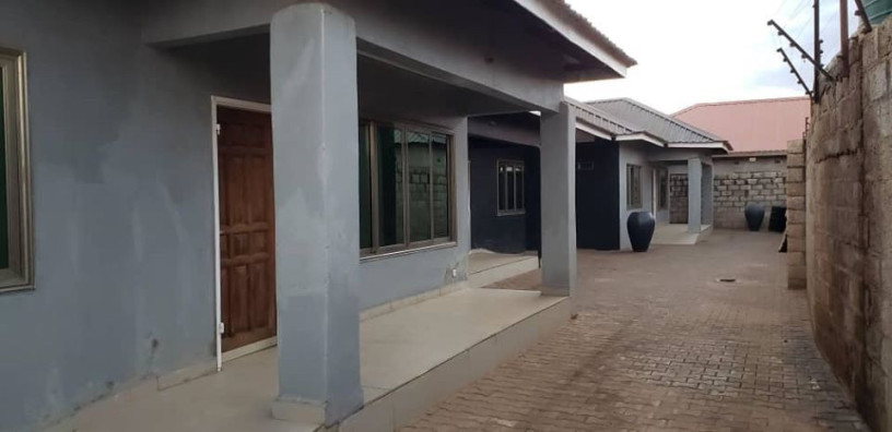 spacious-2-bedroom-flat-in-kamwala-south-big-4