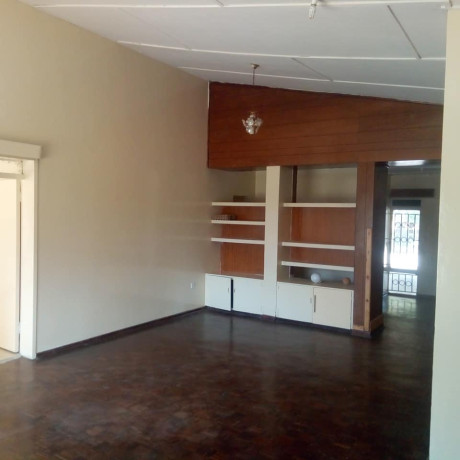 executive-4-bedroomed-house-in-prime-location-big-2
