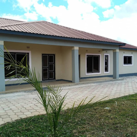 newly-built-3-bedroom-flats-in-waterfalls-big-4