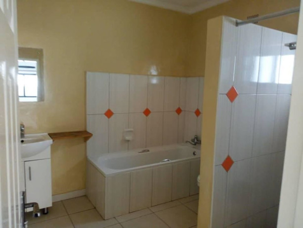 executive-3-bedroom-house-for-rent-in-kabulonga-area-big-3