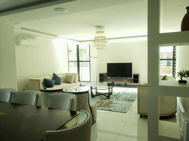 stunning-five-bedroom-house-with-swimming-pool-big-2