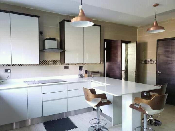 stunning-five-bedroom-house-with-swimming-pool-big-3