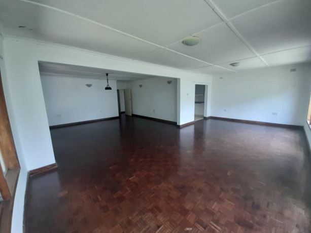 spacious-4-bedroom-house-on-1-acre-with-beautiful-garden-and-swimming-pool-big-1