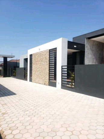 executive-3-bedroom-town-houses-for-sale-big-2