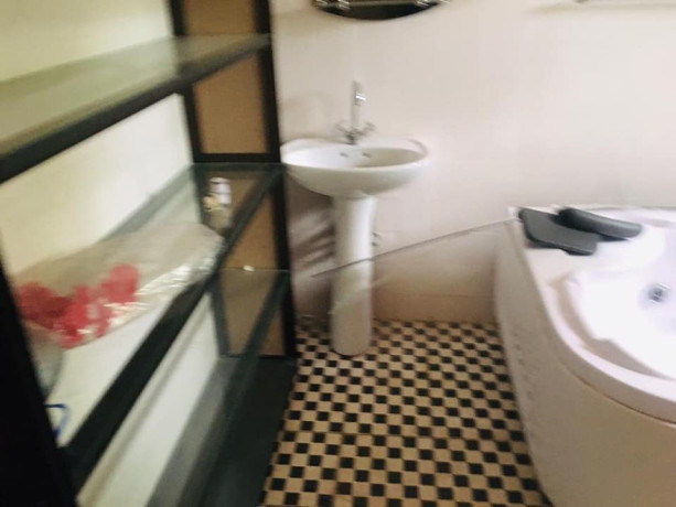 spacious-five-bedroom-home-in-makeni-big-1