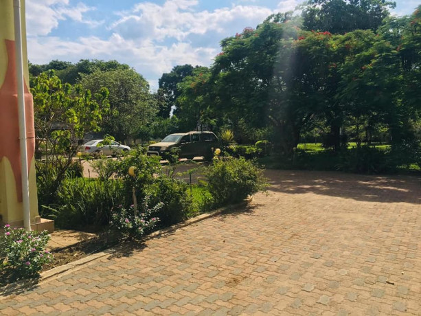 spacious-five-bedroom-home-in-makeni-big-0