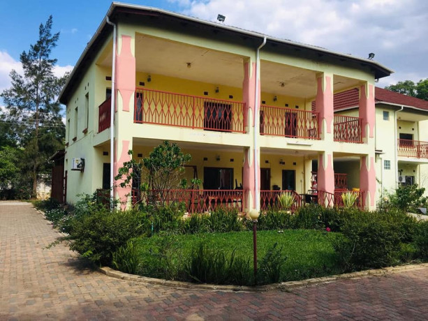 spacious-five-bedroom-home-in-makeni-big-3