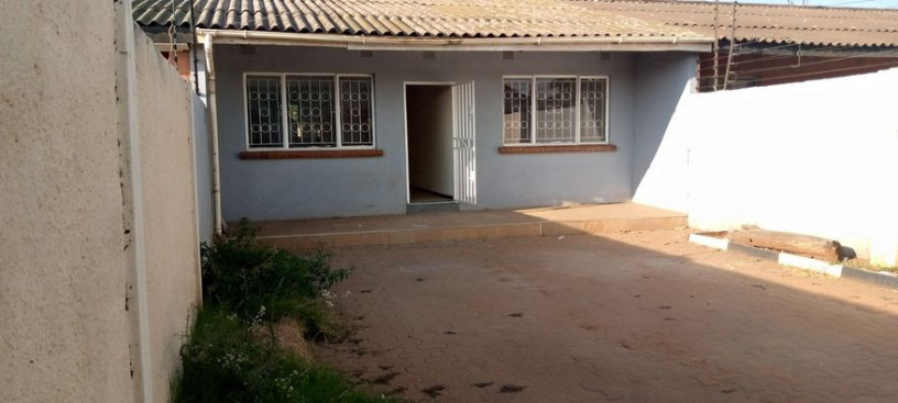 two-bedroom-flat-for-rent-in-chilenje-big-4
