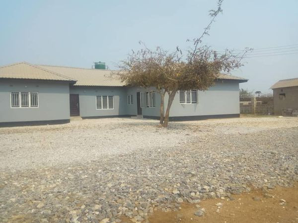 3-bedroom-flat-for-rent-in-chalala-big-4