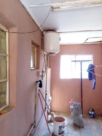 vacant-1-bedroom-flat-near-goldcrest-mall-big-2