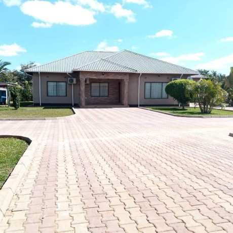 3-bedroom-houses-in-silverest-complex-big-0