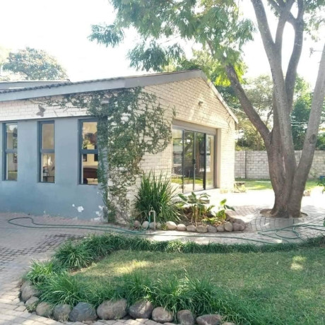 2-bedroom-flat-in-roma-big-3