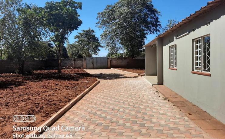 vacant-3-bedroom-house-in-woodlands-extension-big-3