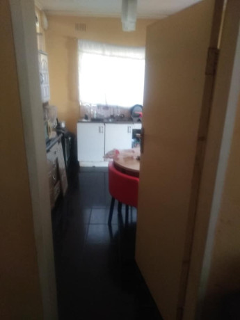 neat-2-bedroom-flat-in-secured-complex-big-2