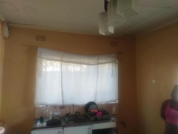 neat-2-bedroom-flat-in-secured-complex-big-6