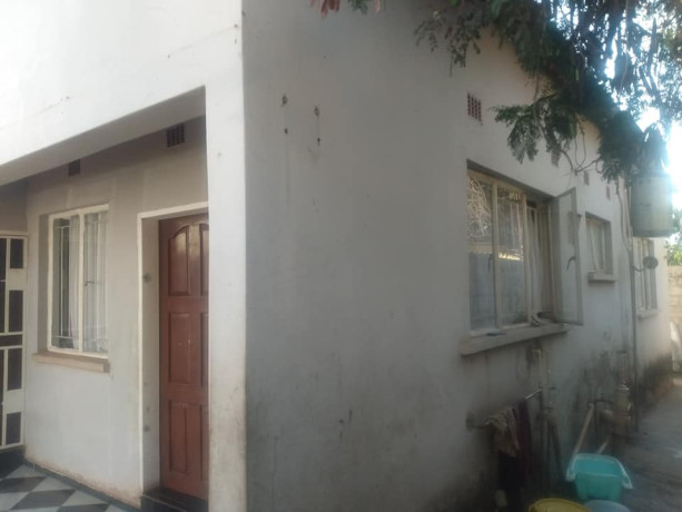 neat-2-bedroom-flat-in-secured-complex-big-5