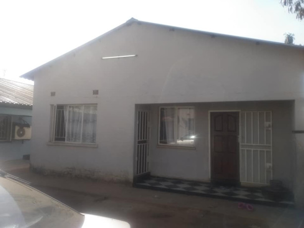 neat-2-bedroom-flat-in-secured-complex-big-7