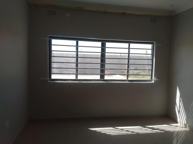 newly-built-executive-3-bedroom-flats-for-rent-big-4