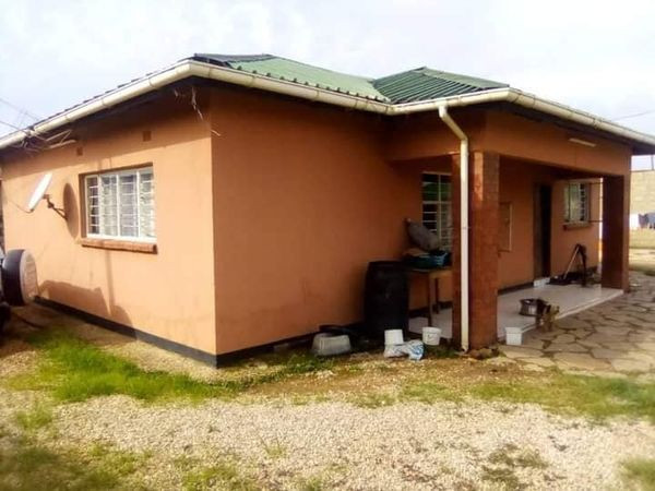3-bedroom-standalone-house-with-cottage-libala-south-big-1