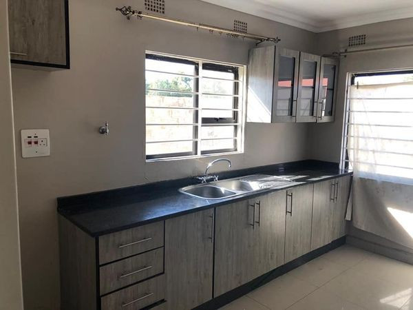 2x2-bedroom-flats-in-meanwood-chamba-valley-phase-1-big-3