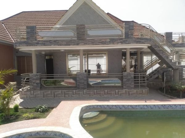 extravagant-mansion-in-prime-area-big-6