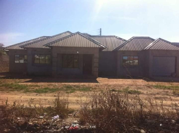 house-for-sale-in-meanwood-airport-big-0