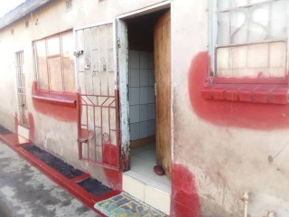 2-rooms-flats-3-bedrooms-house-in-makeni-villa