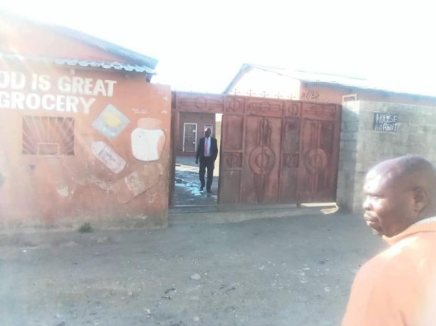 2-rooms-flats-3-bedrooms-house-in-makeni-villa-big-1