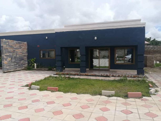 executive-2-bedroomed-semidetached-flat-in-makeni-big-5